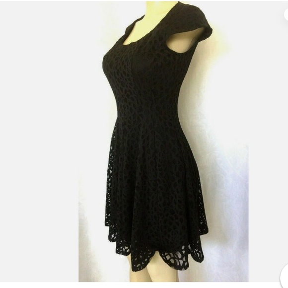 NWT, Karl Lagerfeld Black Laser Cut Dress, Size 4 - Picture 3 of 16